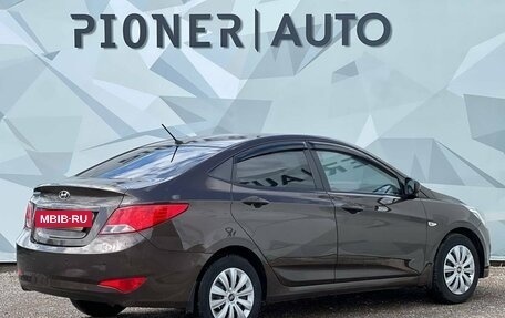 Hyundai Solaris II рестайлинг, 2015 год, 1 000 000 рублей, 3 фотография