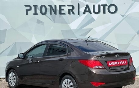 Hyundai Solaris II рестайлинг, 2015 год, 1 000 000 рублей, 5 фотография