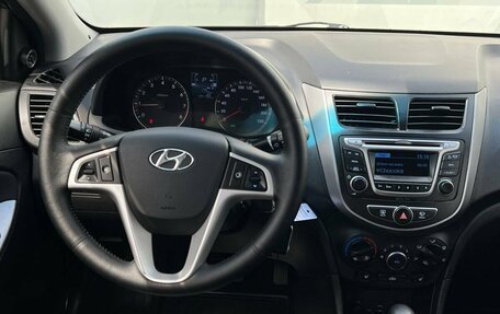 Hyundai Solaris II рестайлинг, 2015 год, 1 000 000 рублей, 18 фотография