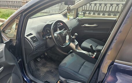 Toyota Auris II, 2010 год, 750 000 рублей, 6 фотография