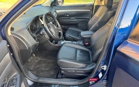 Mitsubishi Outlander III рестайлинг 3, 2014 год, 1 380 000 рублей, 7 фотография
