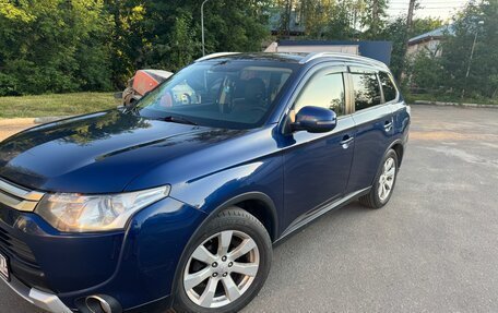Mitsubishi Outlander III рестайлинг 3, 2014 год, 1 380 000 рублей, 15 фотография