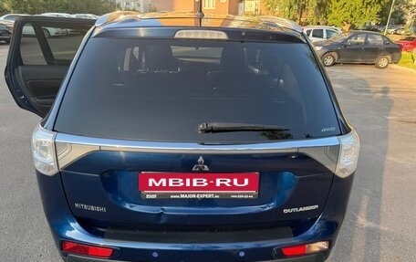 Mitsubishi Outlander III рестайлинг 3, 2014 год, 1 380 000 рублей, 13 фотография