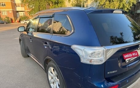 Mitsubishi Outlander III рестайлинг 3, 2014 год, 1 380 000 рублей, 14 фотография