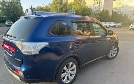 Mitsubishi Outlander III рестайлинг 3, 2014 год, 1 380 000 рублей, 19 фотография