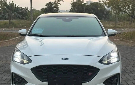 Ford Focus IV, 2022 год, 1 590 999 рублей, 2 фотография