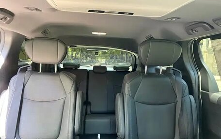 Toyota Sienna, 2022 год, 3 700 000 рублей, 18 фотография