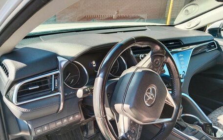 Toyota Camry, 2019 год, 4 000 000 рублей, 7 фотография