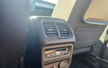 Volkswagen Tiguan II, 2018 год, 2 800 000 рублей, 9 фотография