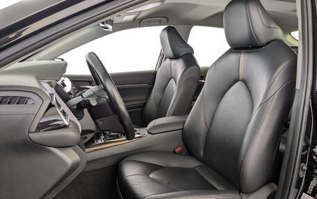 Toyota Camry, 2020 год, 2 890 000 рублей, 19 фотография