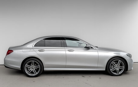 Mercedes-Benz E-Класс, 2020 год, 3 800 000 рублей, 4 фотография