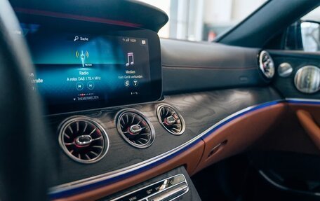Mercedes-Benz E-Класс, 2021 год, 5 250 000 рублей, 13 фотография