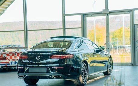 Mercedes-Benz E-Класс, 2021 год, 5 250 000 рублей, 6 фотография
