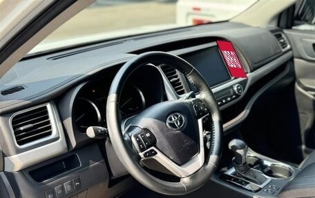 Toyota Highlander III, 2021 год, 2 900 000 рублей, 10 фотография