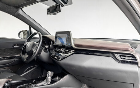 Toyota C-HR I рестайлинг, 2019 год, 2 200 000 рублей, 11 фотография