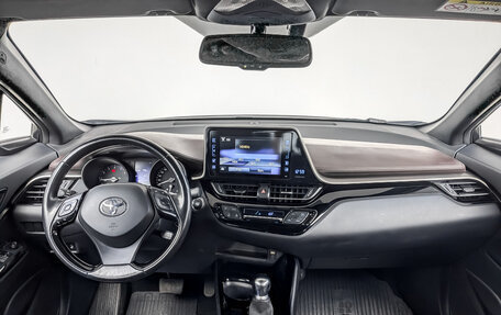 Toyota C-HR I рестайлинг, 2019 год, 2 200 000 рублей, 14 фотография