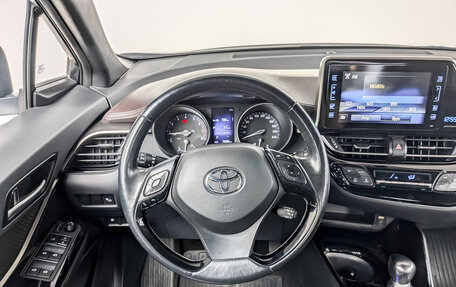 Toyota C-HR I рестайлинг, 2019 год, 2 200 000 рублей, 21 фотография