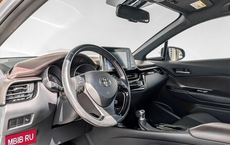 Toyota C-HR I рестайлинг, 2019 год, 2 200 000 рублей, 16 фотография