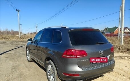 Volkswagen Touareg III, 2011 год, 1 650 000 рублей, 2 фотография