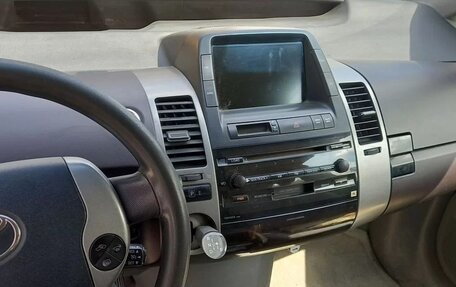 Toyota Prius, 2004 год, 530 000 рублей, 3 фотография