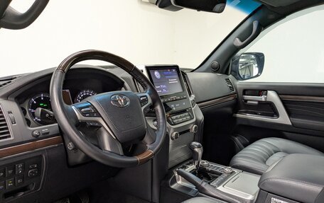 Toyota Land Cruiser 200, 2020 год, 7 700 000 рублей, 8 фотография