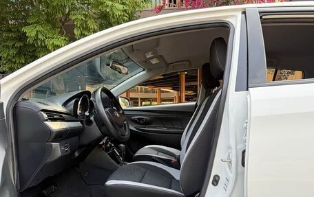 Toyota Yaris XP150 рестайлинг, 2021 год, 1 160 000 рублей, 6 фотография