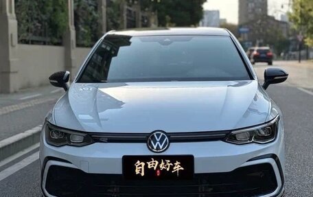 Volkswagen Golf VIII, 2022 год, 1 820 000 рублей, 2 фотография