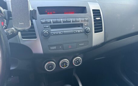 Mitsubishi Outlander III рестайлинг 3, 2008 год, 1 080 000 рублей, 13 фотография