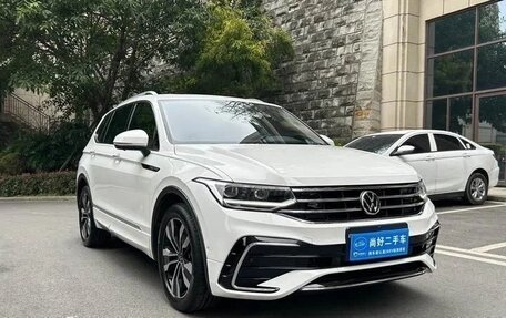 Volkswagen Tiguan II, 2022 год, 2 350 000 рублей, 3 фотография