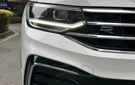 Volkswagen Tiguan II, 2022 год, 2 350 000 рублей, 4 фотография