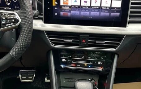 Volkswagen Tiguan II, 2022 год, 2 350 000 рублей, 11 фотография