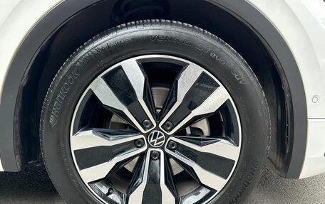 Volkswagen Tiguan II, 2022 год, 2 350 000 рублей, 17 фотография