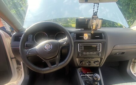 Volkswagen Jetta VI, 2015 год, 1 000 000 рублей, 10 фотография