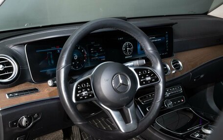 Mercedes-Benz E-Класс, 2019 год, 3 900 000 рублей, 5 фотография