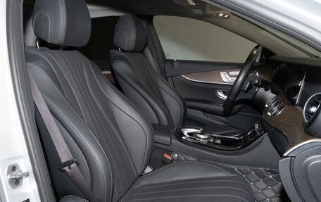 Mercedes-Benz E-Класс, 2019 год, 3 900 000 рублей, 8 фотография