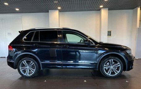 Volkswagen Tiguan II, 2018 год, 2 490 000 рублей, 2 фотография