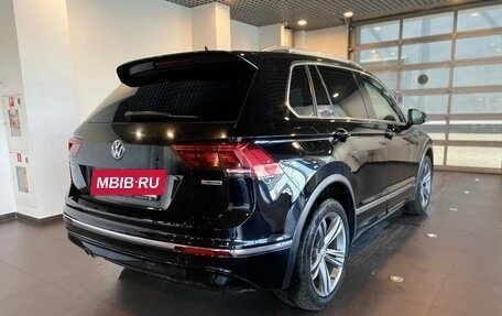 Volkswagen Tiguan II, 2018 год, 2 490 000 рублей, 3 фотография