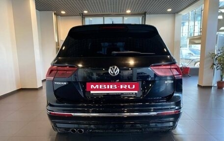 Volkswagen Tiguan II, 2018 год, 2 490 000 рублей, 4 фотография