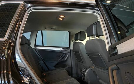 Volkswagen Tiguan II, 2018 год, 2 490 000 рублей, 17 фотография