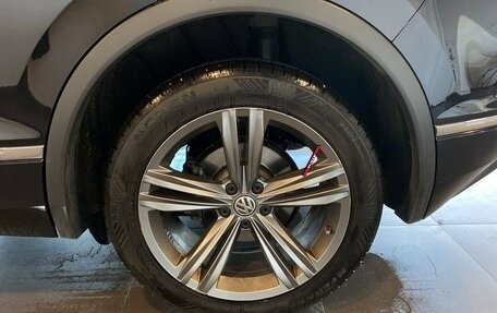 Volkswagen Tiguan II, 2018 год, 2 490 000 рублей, 19 фотография