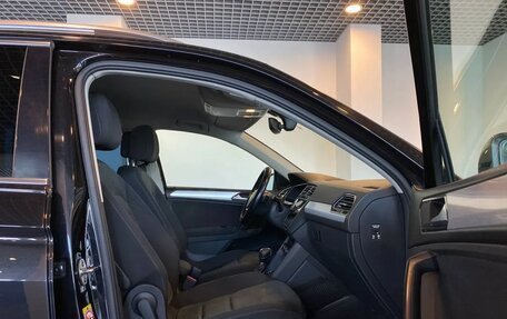 Volkswagen Tiguan II, 2018 год, 2 490 000 рублей, 28 фотография