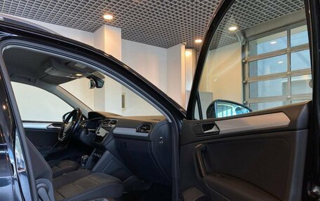 Volkswagen Tiguan II, 2018 год, 2 490 000 рублей, 26 фотография