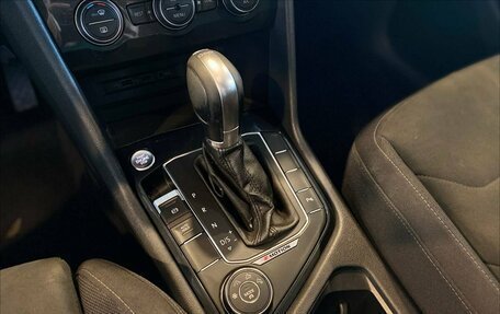 Volkswagen Tiguan II, 2018 год, 2 490 000 рублей, 30 фотография