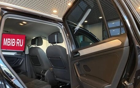 Volkswagen Tiguan II, 2018 год, 2 490 000 рублей, 25 фотография