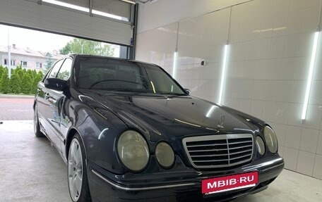 Mercedes-Benz E-Класс, 2000 год, 525 000 рублей, 3 фотография
