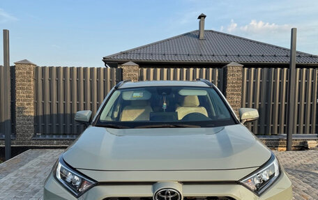 Toyota RAV4, 2019 год, 2 900 000 рублей, 5 фотография