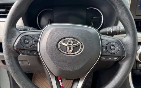 Toyota RAV4, 2019 год, 2 900 000 рублей, 13 фотография
