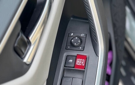 Toyota RAV4, 2019 год, 2 900 000 рублей, 15 фотография
