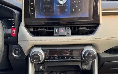 Toyota RAV4, 2019 год, 2 900 000 рублей, 12 фотография