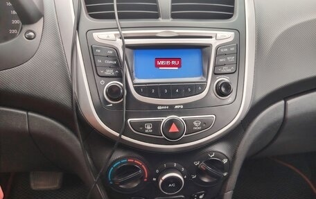 Hyundai Solaris II рестайлинг, 2011 год, 780 000 рублей, 11 фотография